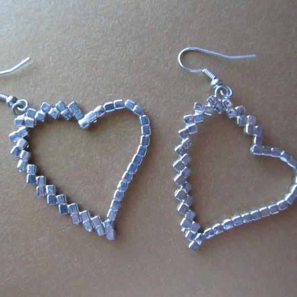 White Crystals Heart Shape Fashion Earrings - Picture 6 of 9